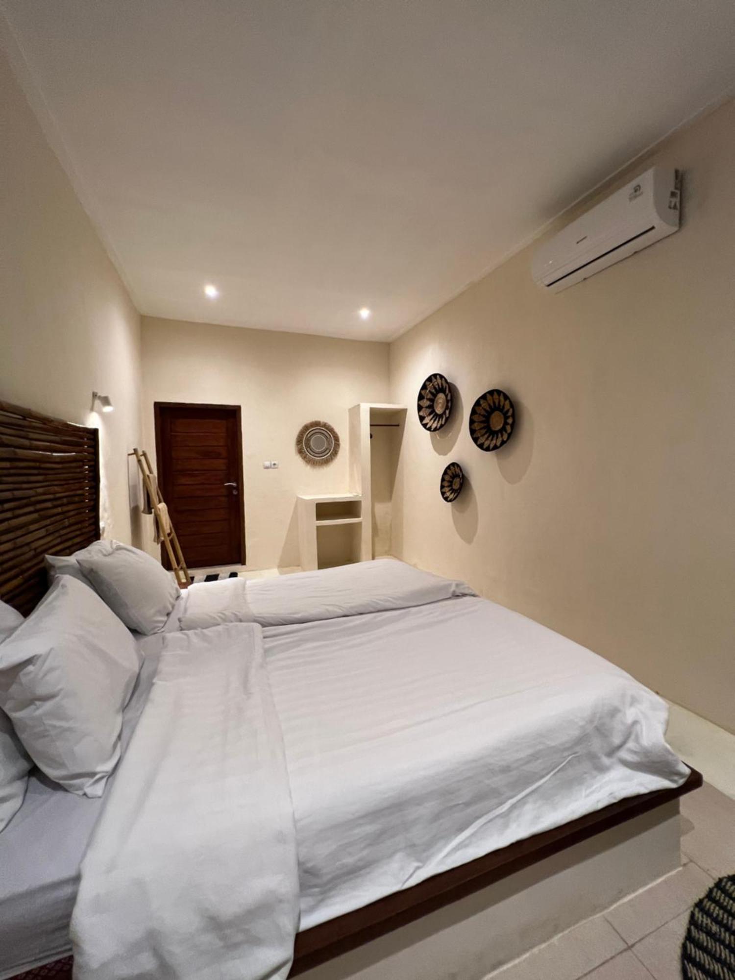 Lombok Coconut Hotel Mangsit Exterior photo